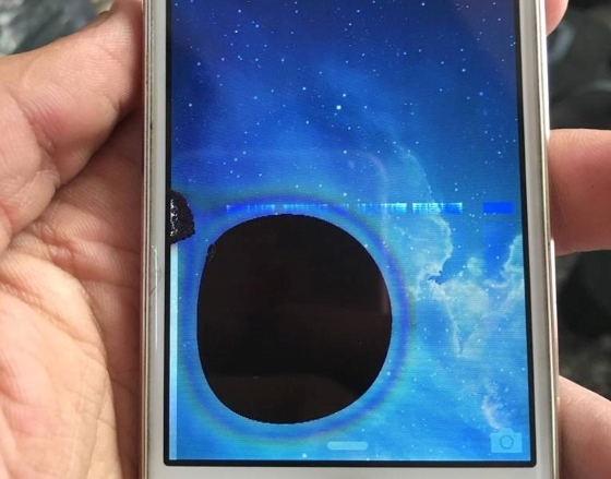 Màn hình điện thoại Samsung bị đen 1 góc