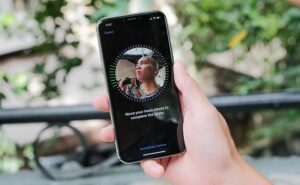 Quét khuôn mặt face id iphone