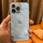 mặt lưng iphone 13 nứt vỡ nặng