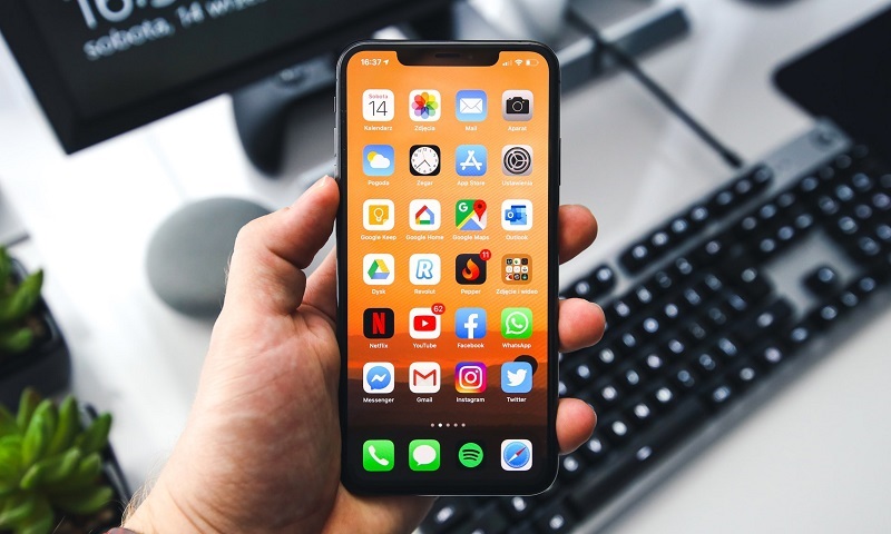 iphone bị loạn cảm ứng khi cắm sạc
