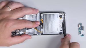 Thay chân sạc Samsung Galaxy Z Flip