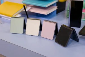 Thay nắp lưng Samsung Galaxy Z Flip